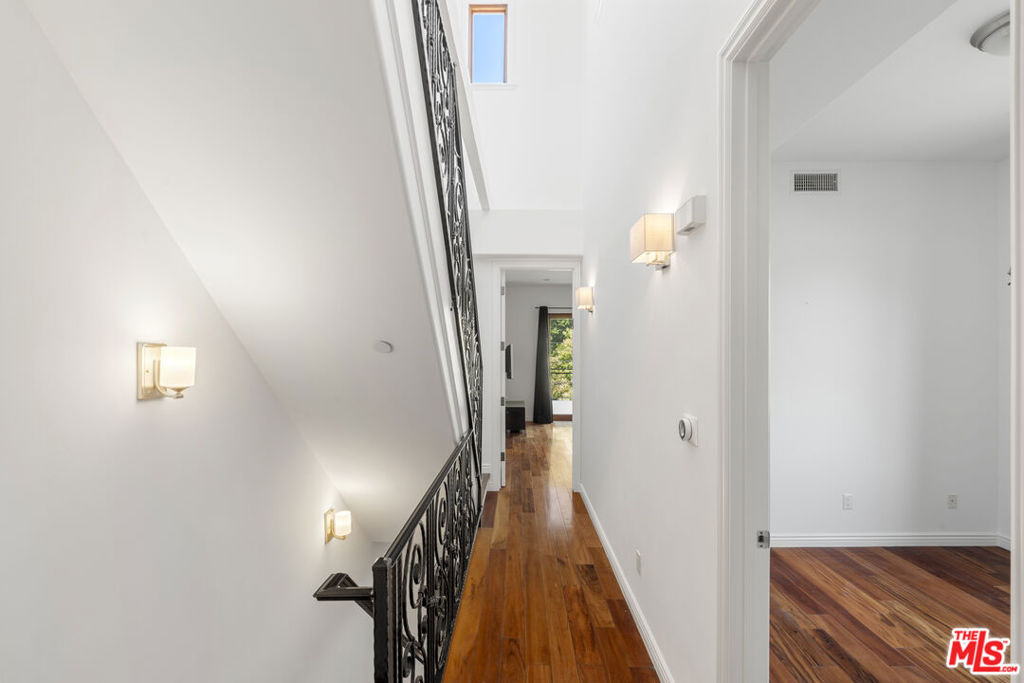 744 N Alfred Street - Photo 19