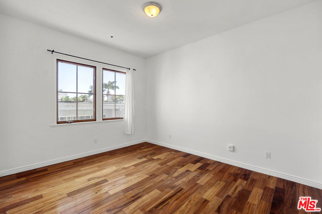 744 N Alfred Street - Photo 32