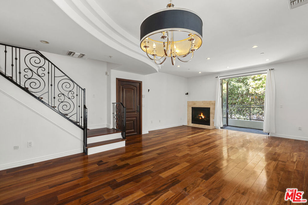 744 N Alfred Street - Photo 4