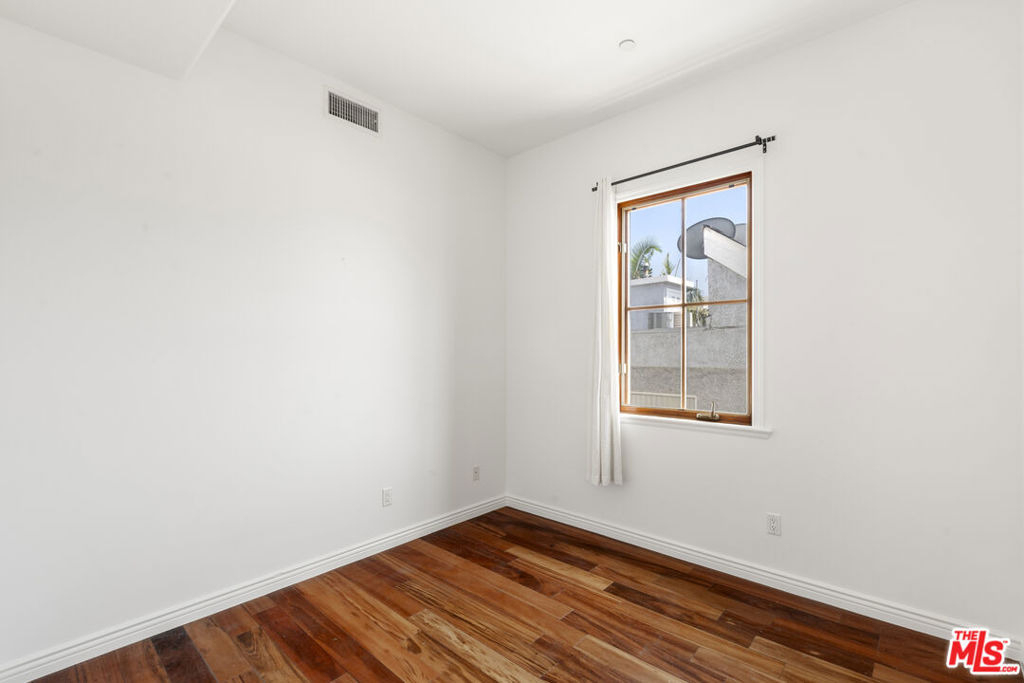 744 N Alfred Street - Photo 28
