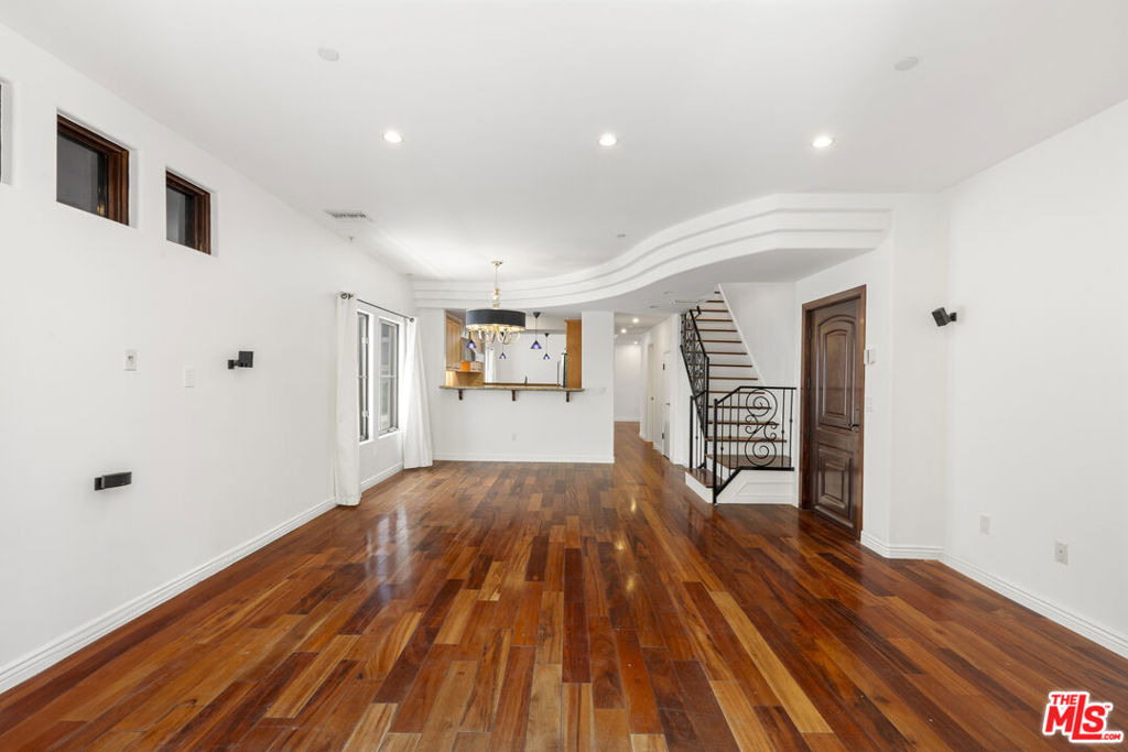 744 N Alfred Street - Photo 9