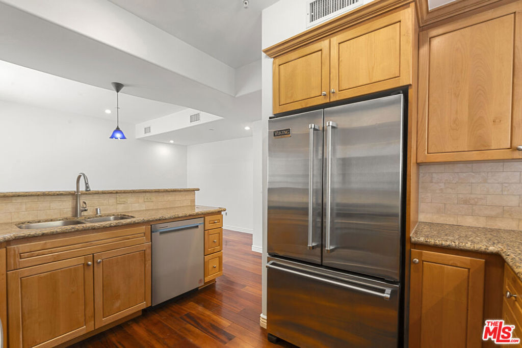 744 N Alfred Street - Photo 12