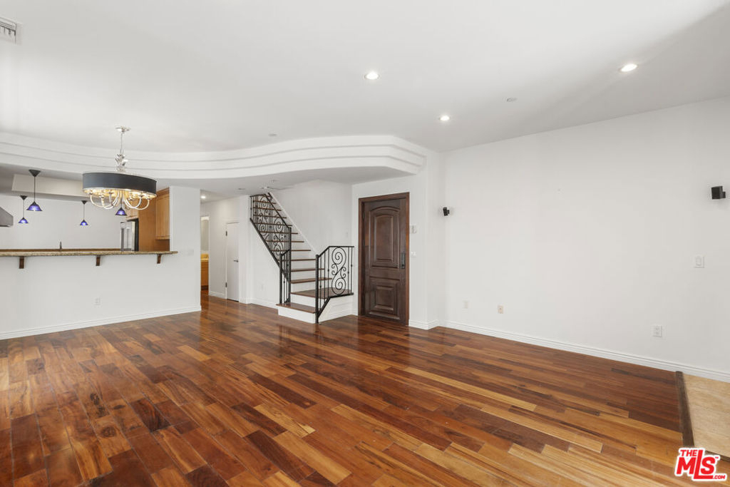 744 N Alfred Street - Photo 6