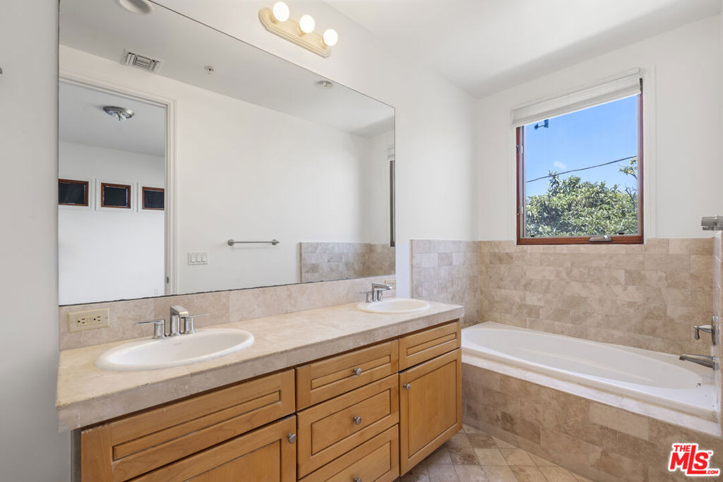 744 N Alfred Street - Photo 25