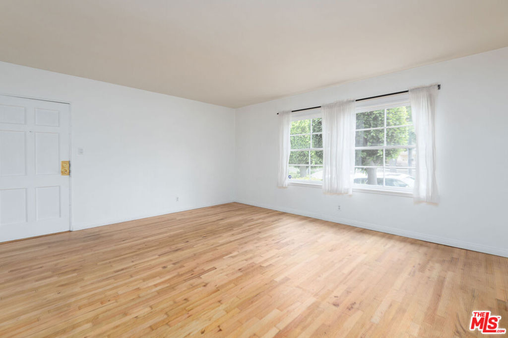 1133 26th Street - Photo 2