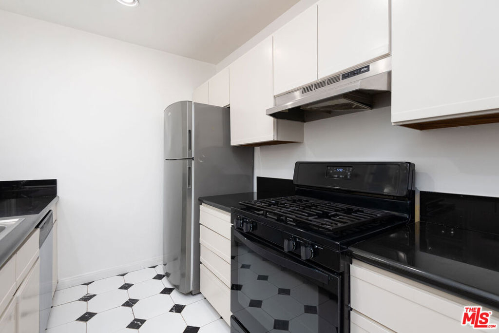 1133 26th Street - Photo 9