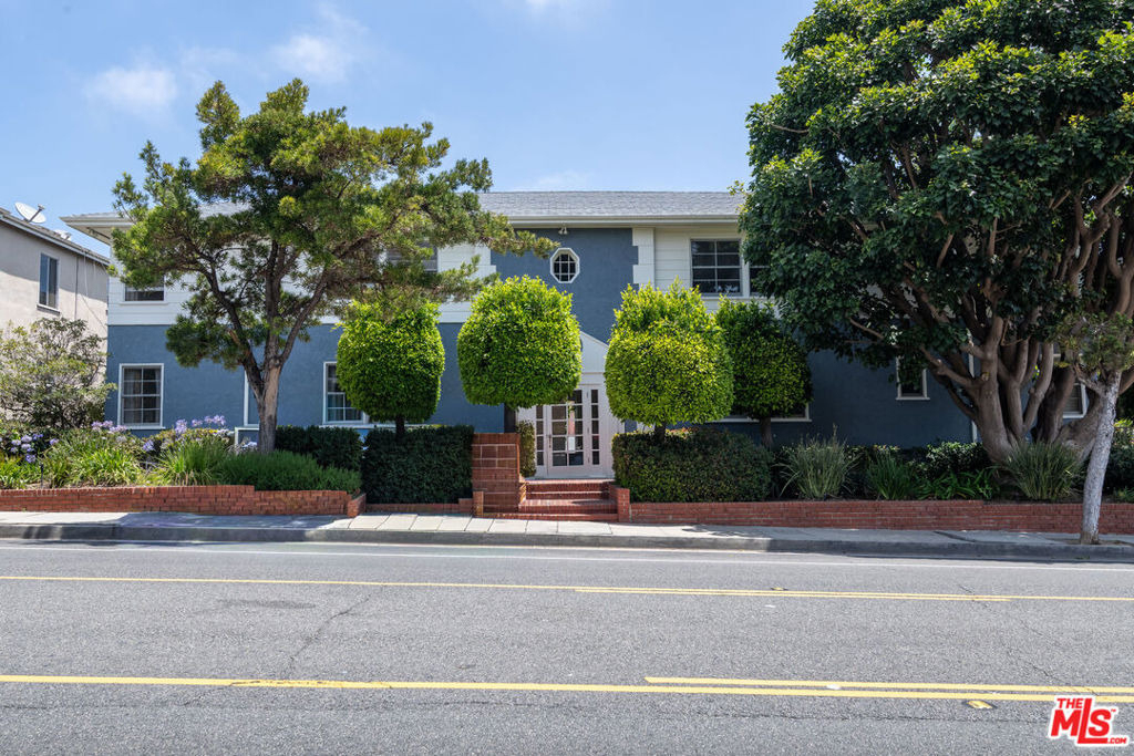 1133 26th Street - Photo 0