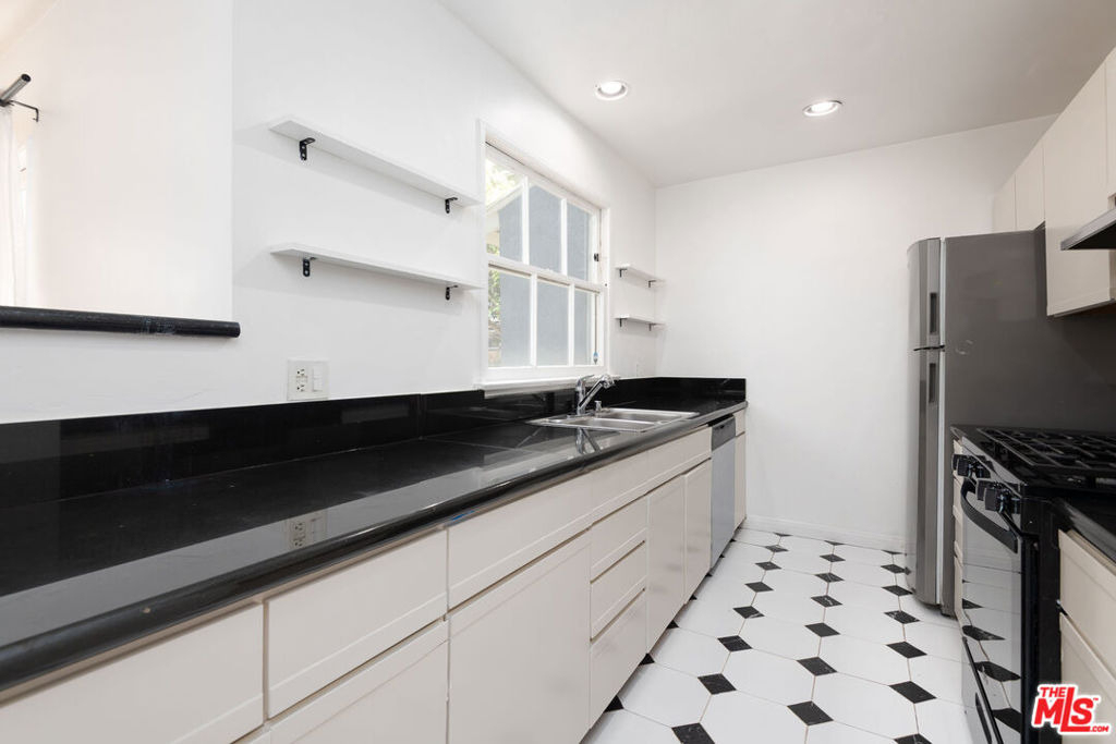 1133 26th Street - Photo 8