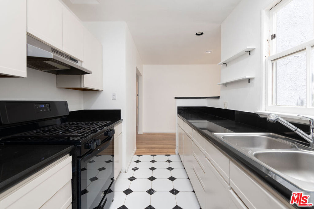 1133 26th Street - Photo 10