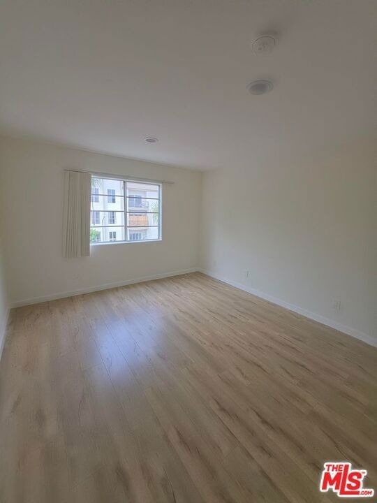 2050 S Bentley Avenue - Photo 4