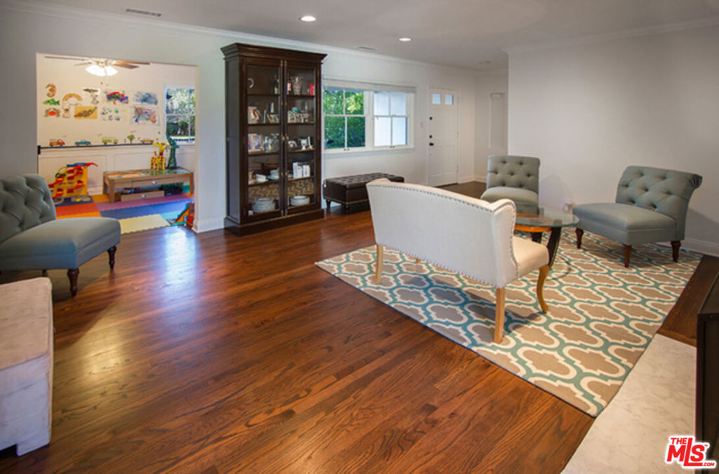 12419 Sarah Street - Photo 6