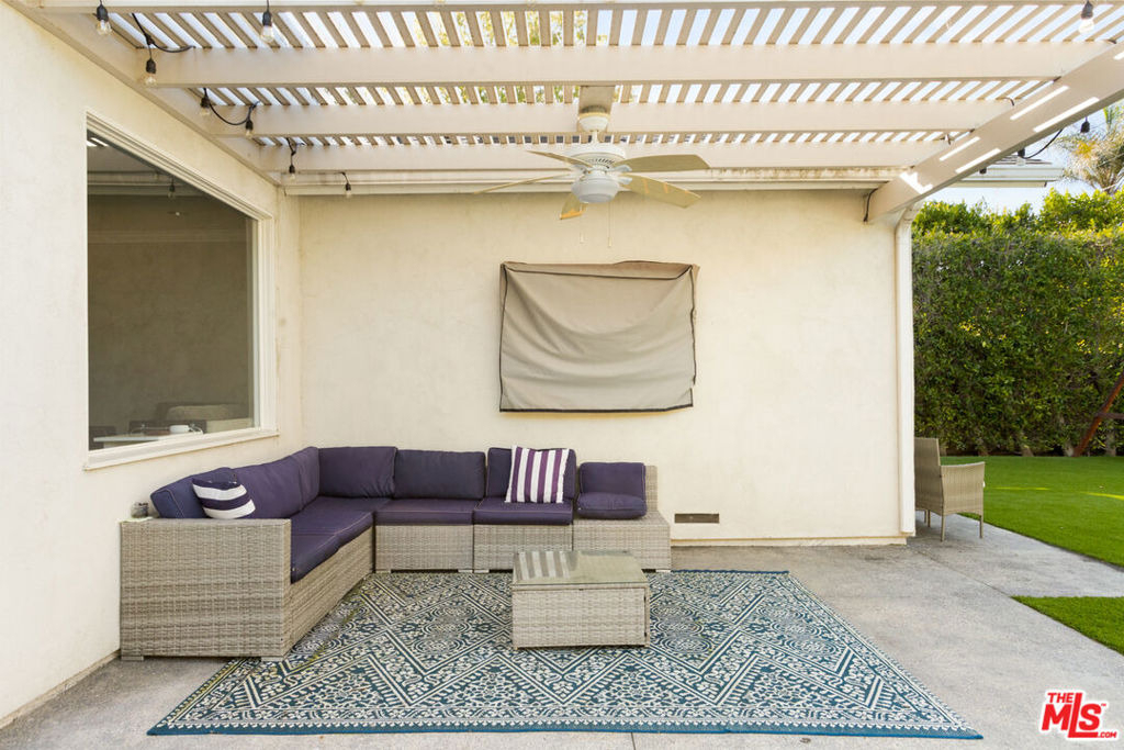 12419 Sarah Street - Photo 16