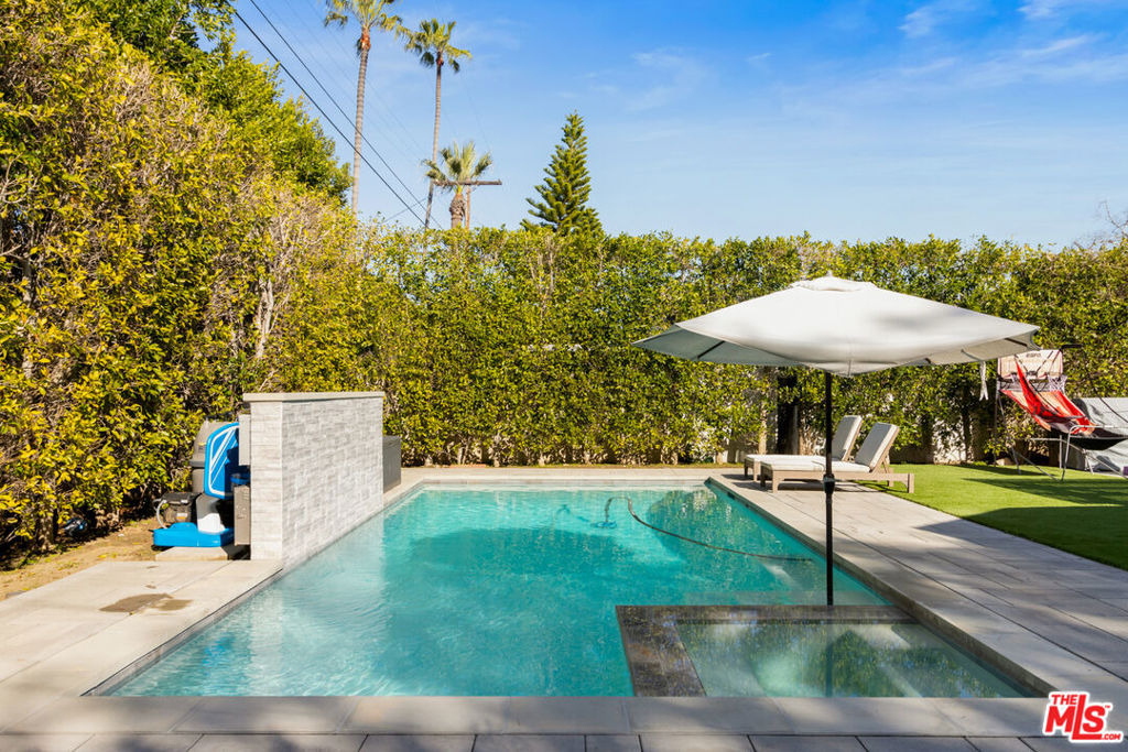 12419 Sarah Street - Photo 18