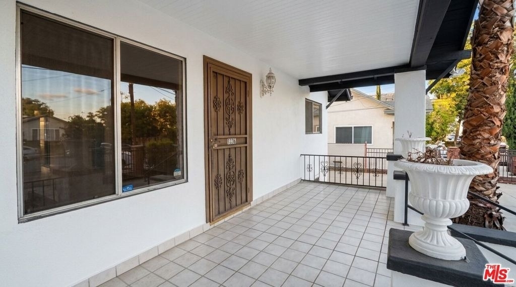 1536 N Mariposa Avenue - Photo 1