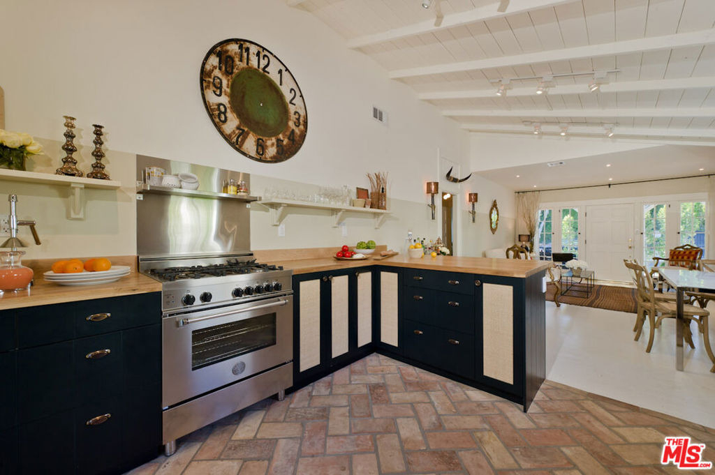 9052 Harland Avenue - Photo 5