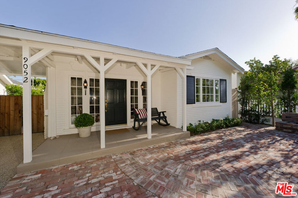 9052 Harland Avenue - Photo 2