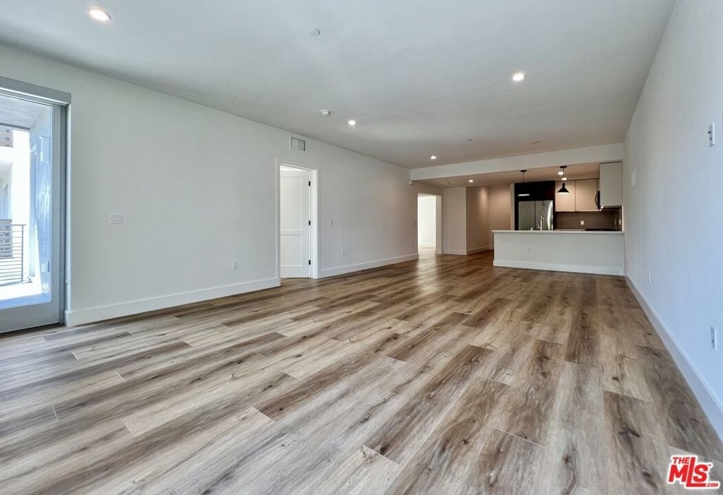 5801 Camerford Avenue - Photo 4