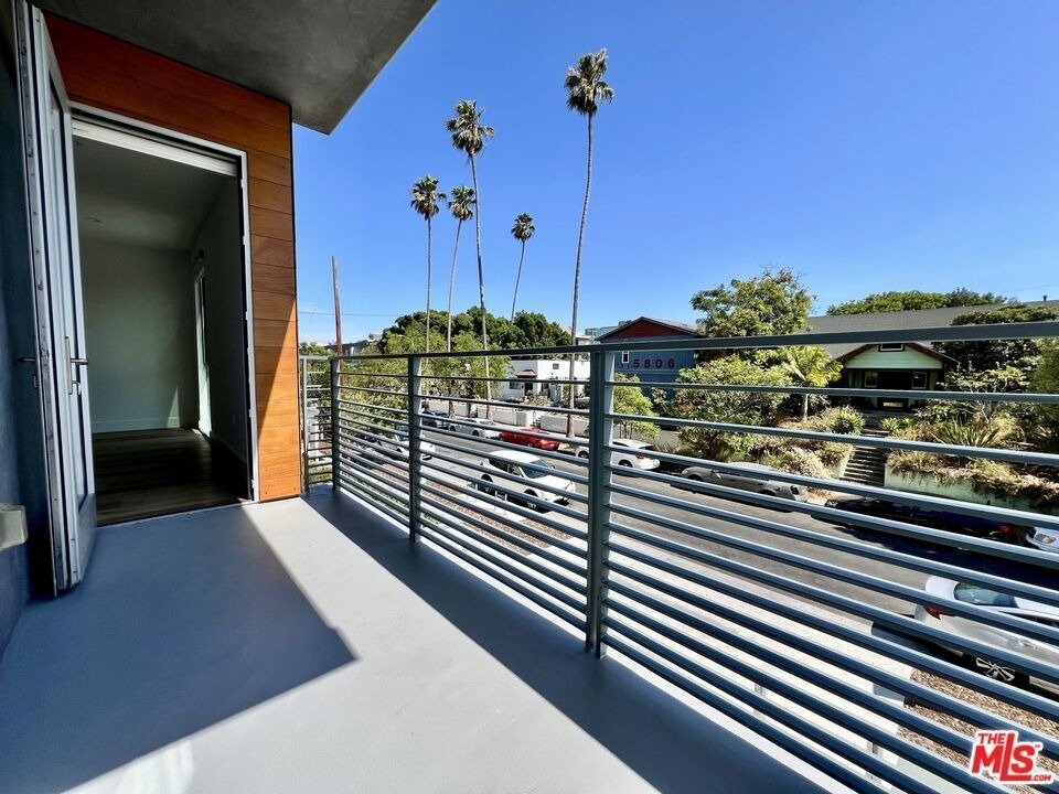 5801 Camerford Avenue - Photo 15