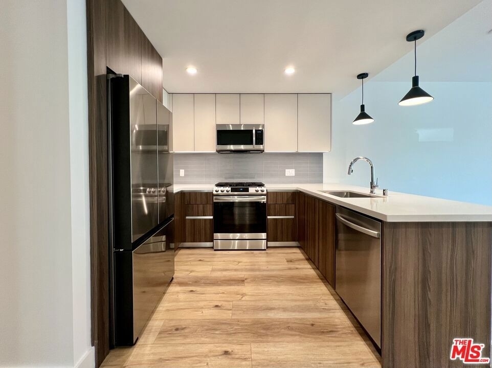 5801 Camerford Avenue - Photo 1