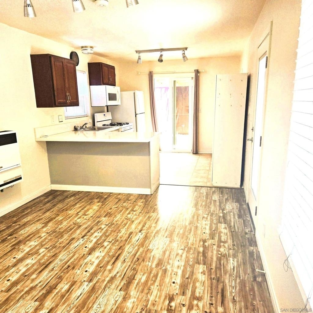 411 2nd - Photo 8
