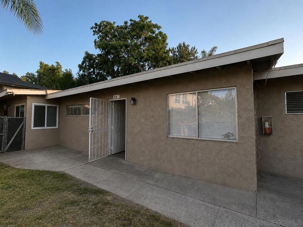 847 E Washington - Photo 0