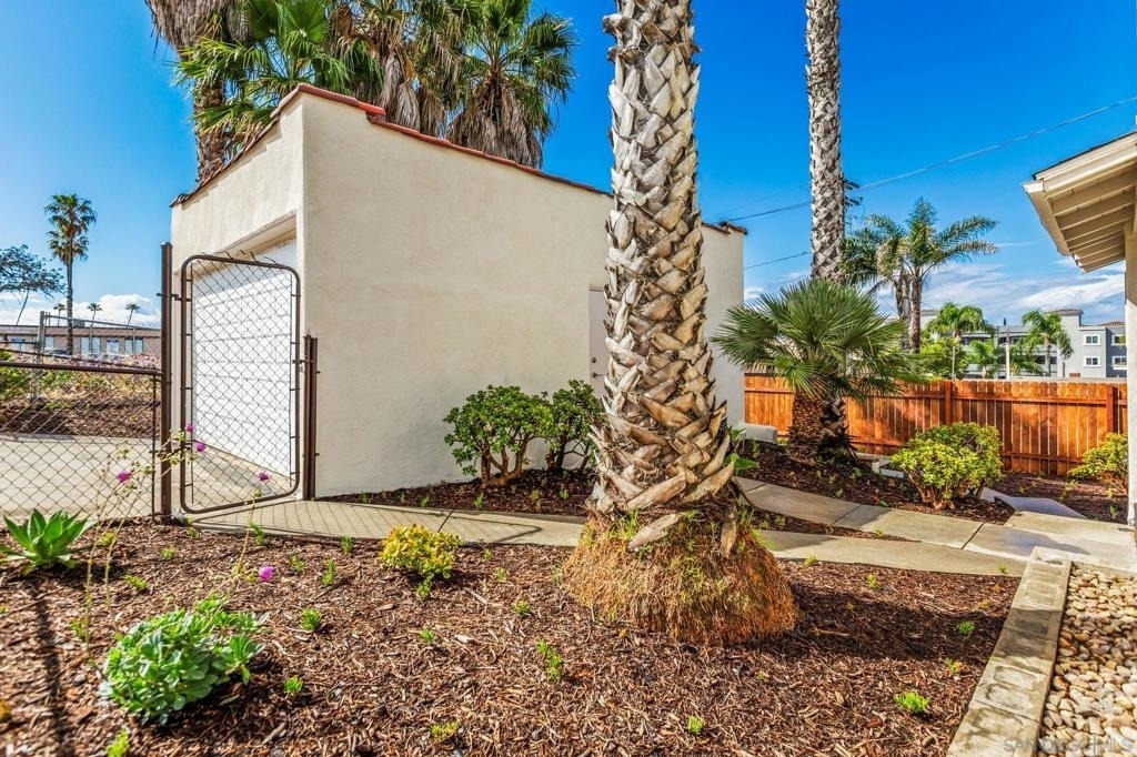 915 Civic Center Dr - Photo 19