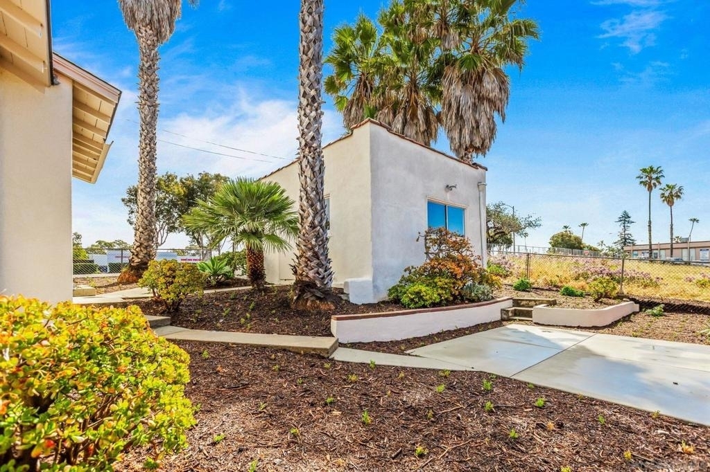 915 Civic Center Dr - Photo 24