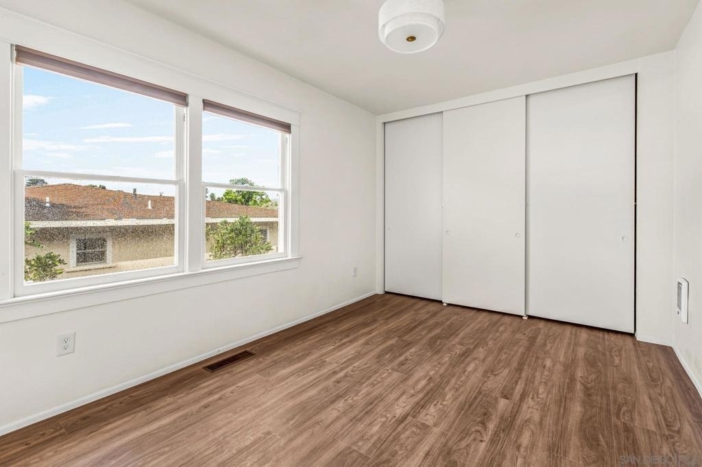915 Civic Center Dr - Photo 12