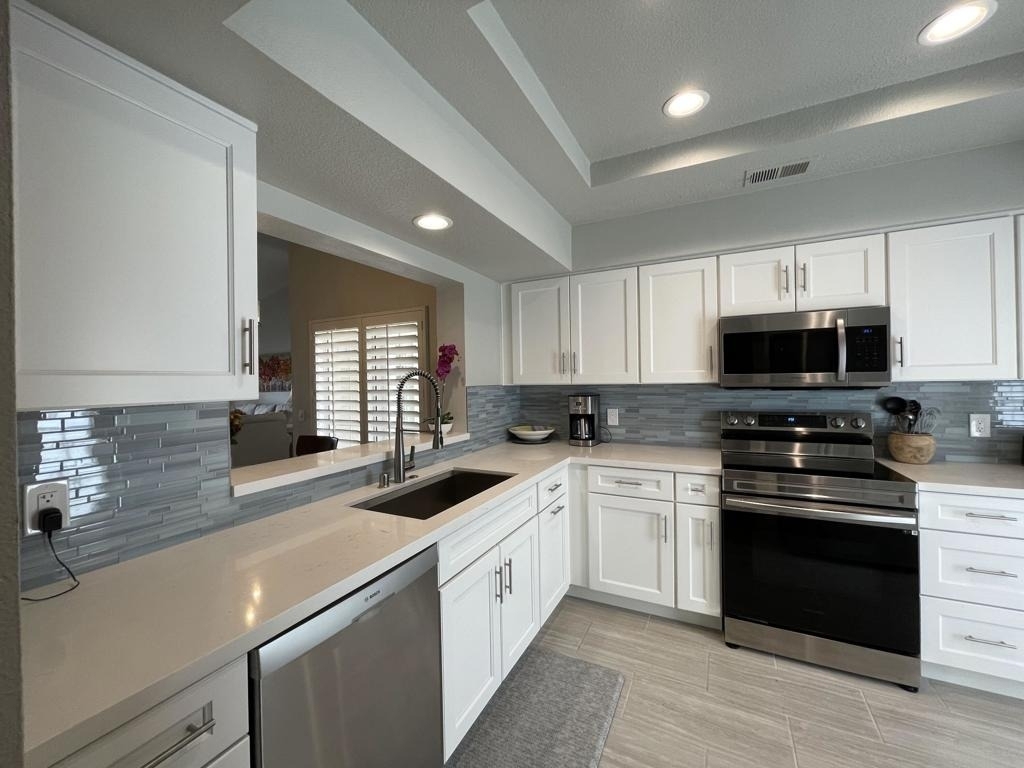 160 Desert Falls Circle - Photo 2