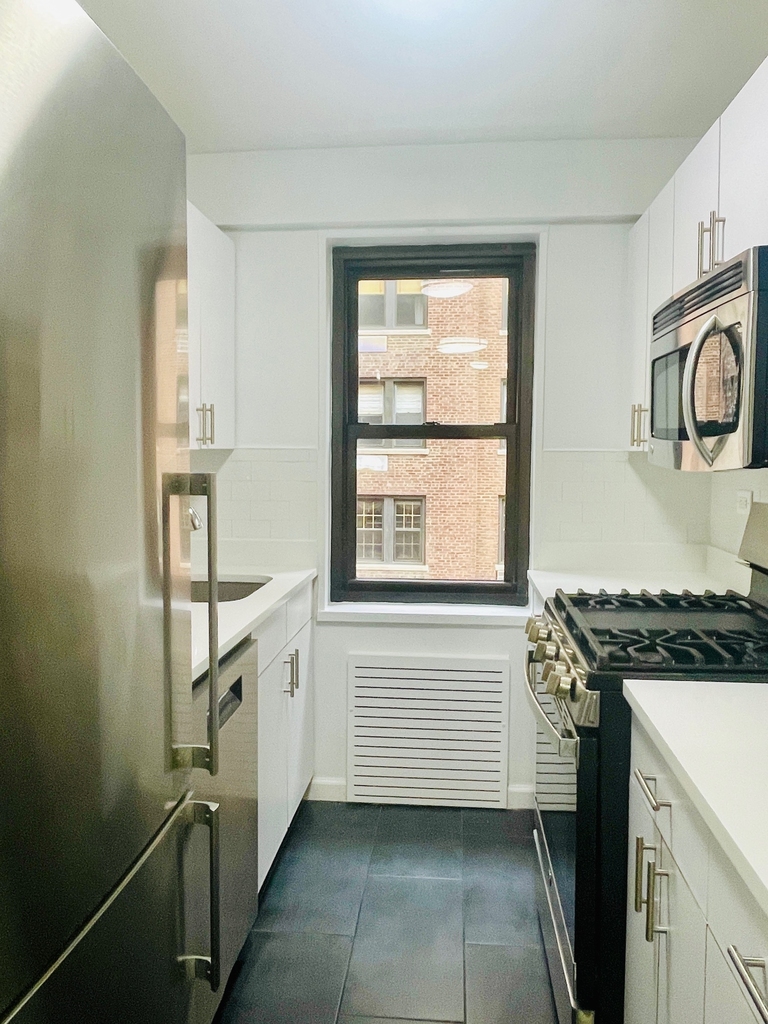 405 East 56th Street - Photo 2