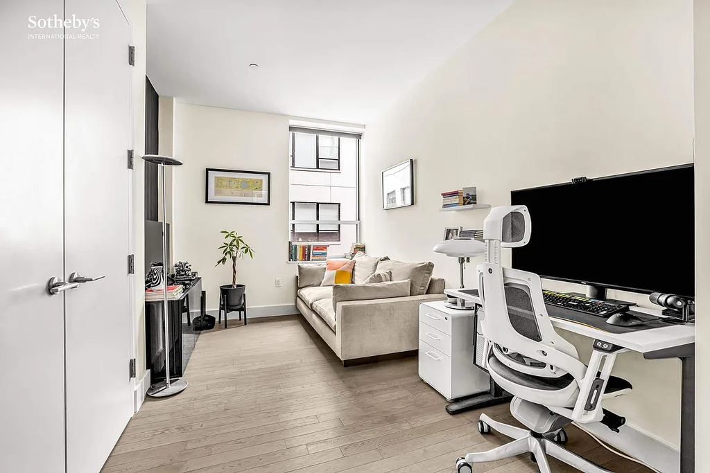 416 West 52nd Street - Photo 5