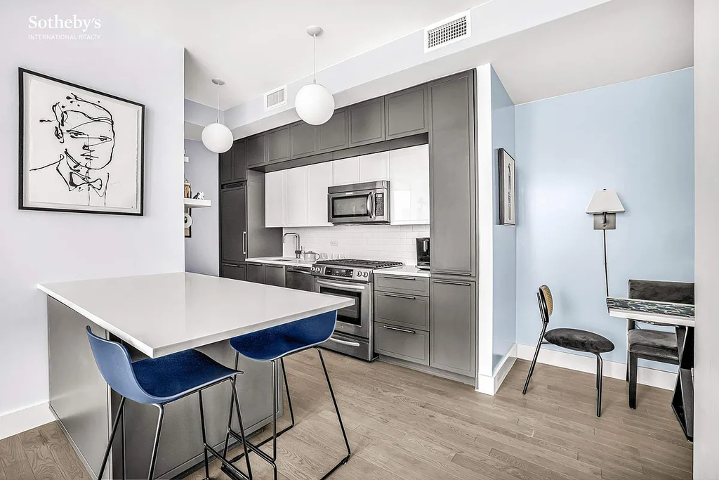 416 West 52nd Street - Photo 1