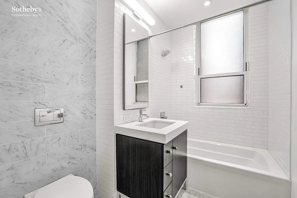 416 West 52nd Street - Photo 6