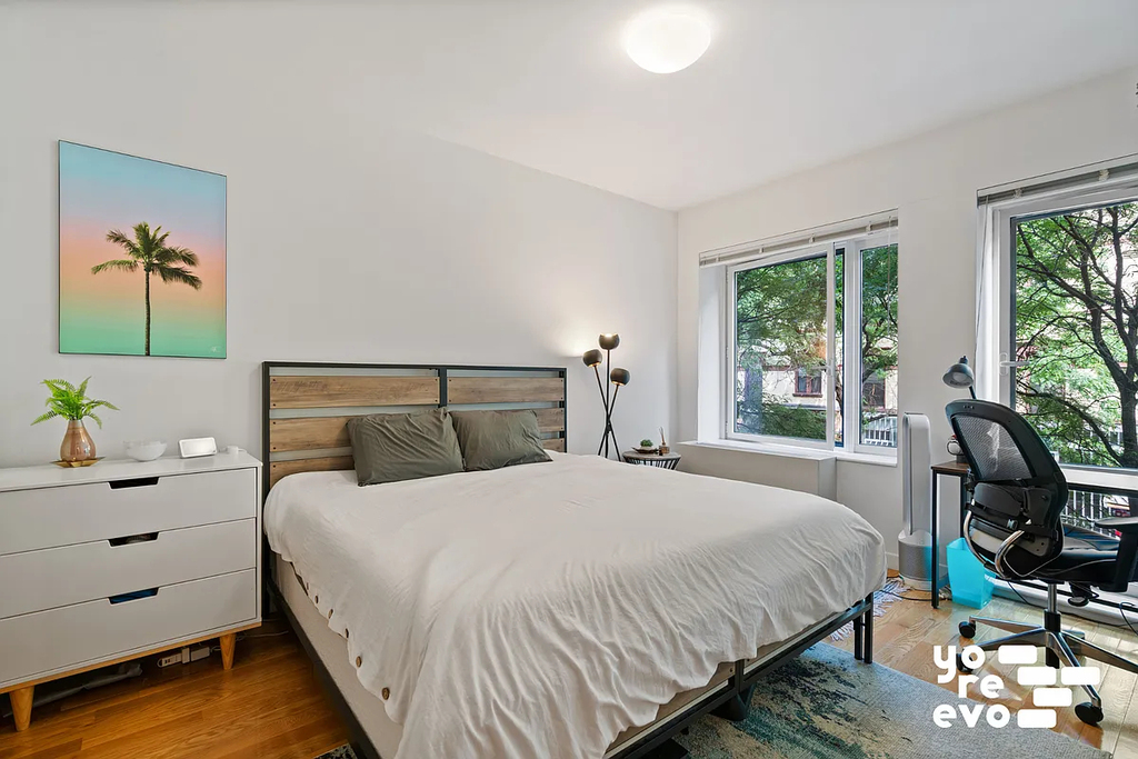 454 West 54th Street - Photo 4
