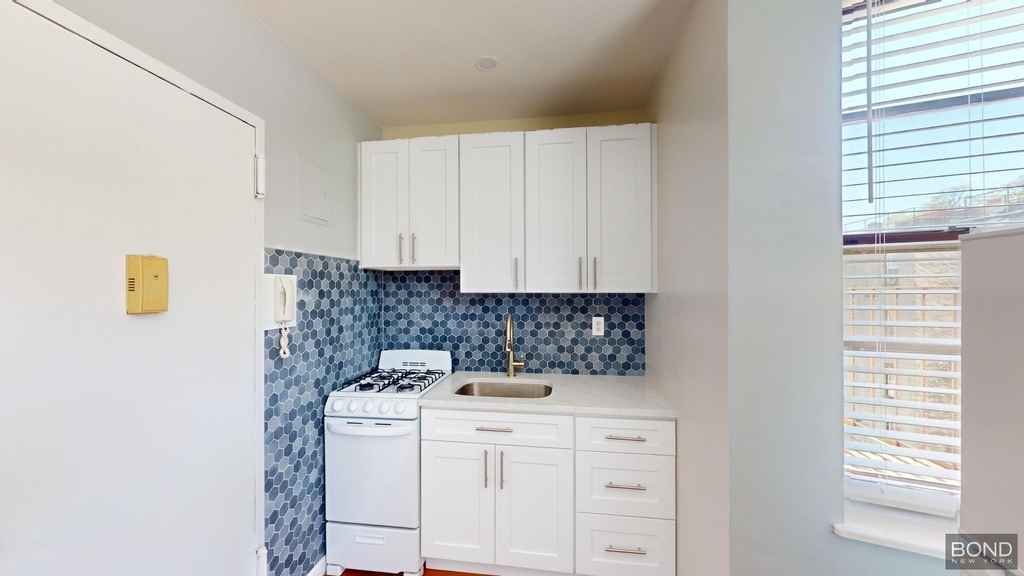 Riverdale Avenue - Photo 4