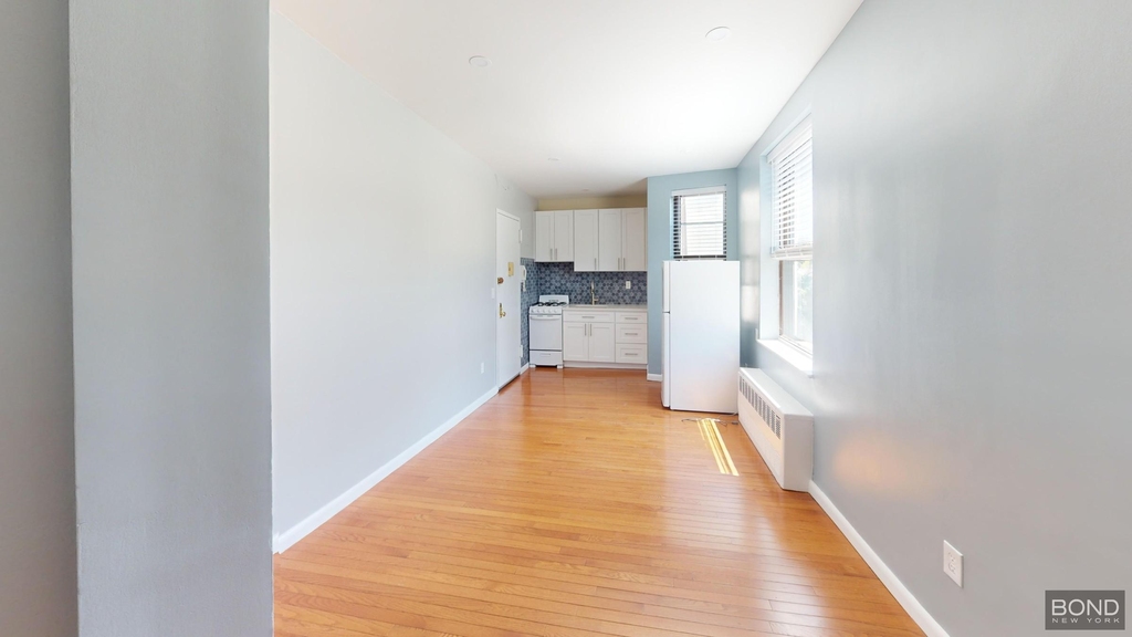 Riverdale Avenue - Photo 3