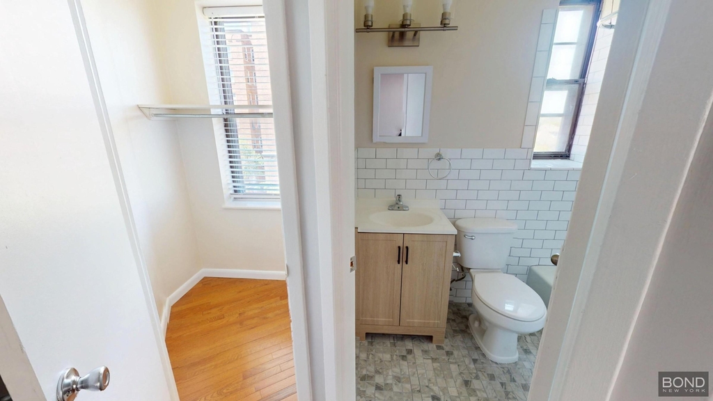 Riverdale Avenue - Photo 5