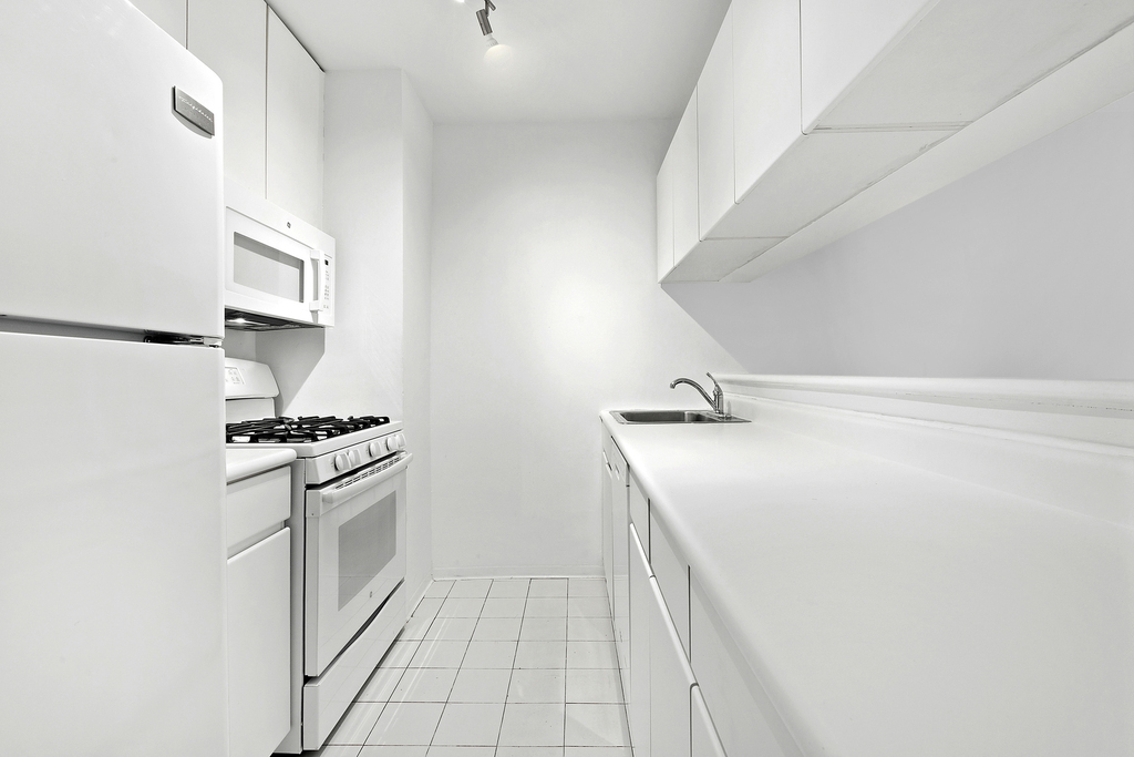 235 E 40th St - Photo 3
