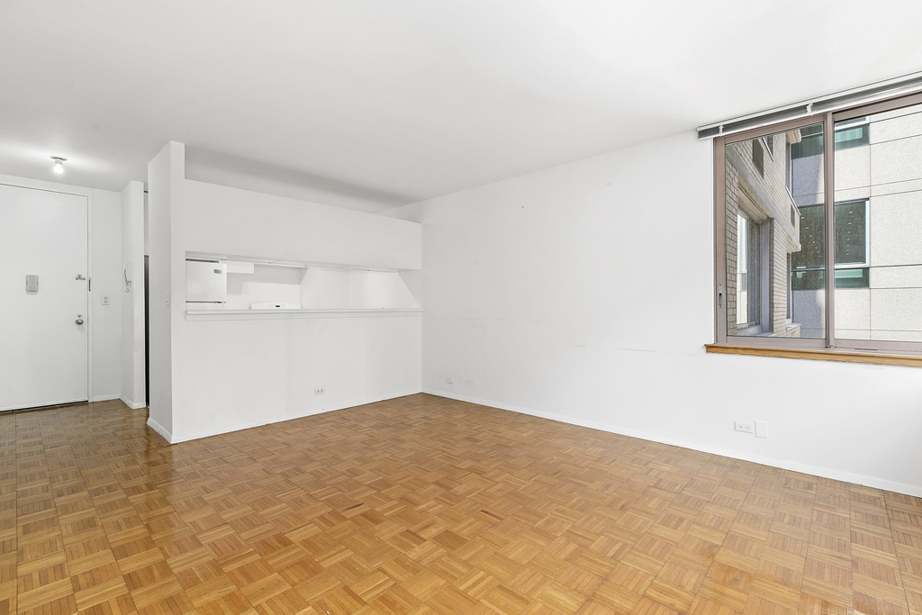 235 E 40th St - Photo 2