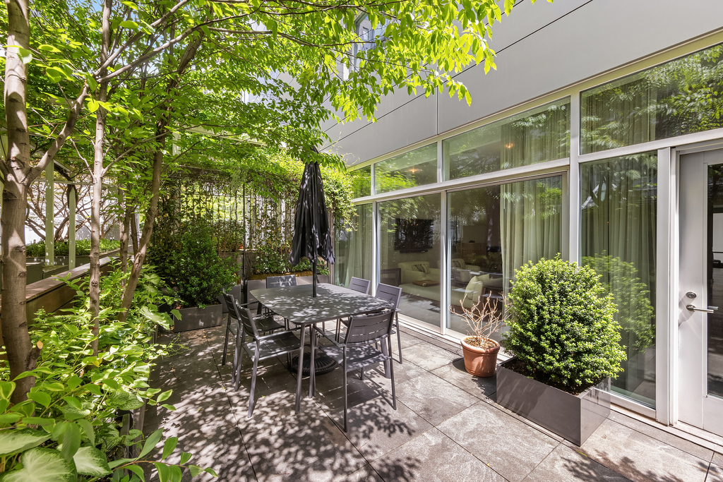 311 W Broadway - Photo 1