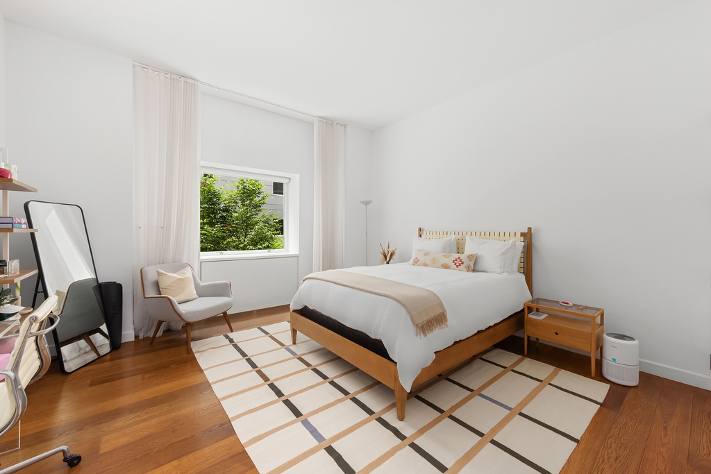 311 W Broadway - Photo 5