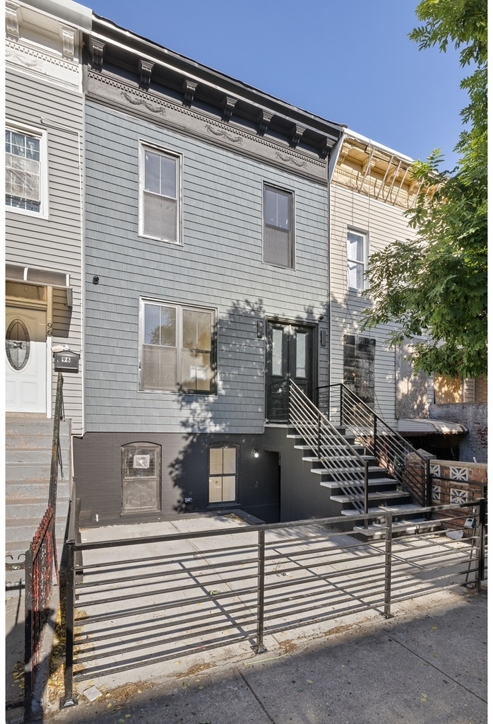 94 E 31st St - Photo 8