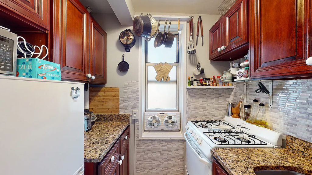 East 58th Street - Photo 3