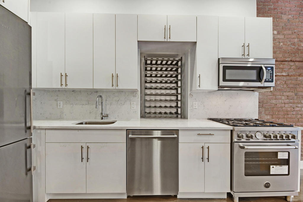 Madison Avenue - Photo 1