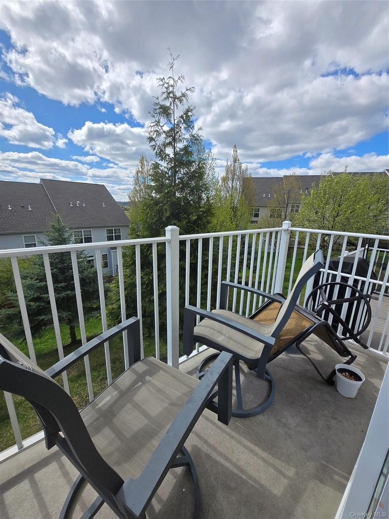 913 Hawthorn Way - Photo 1
