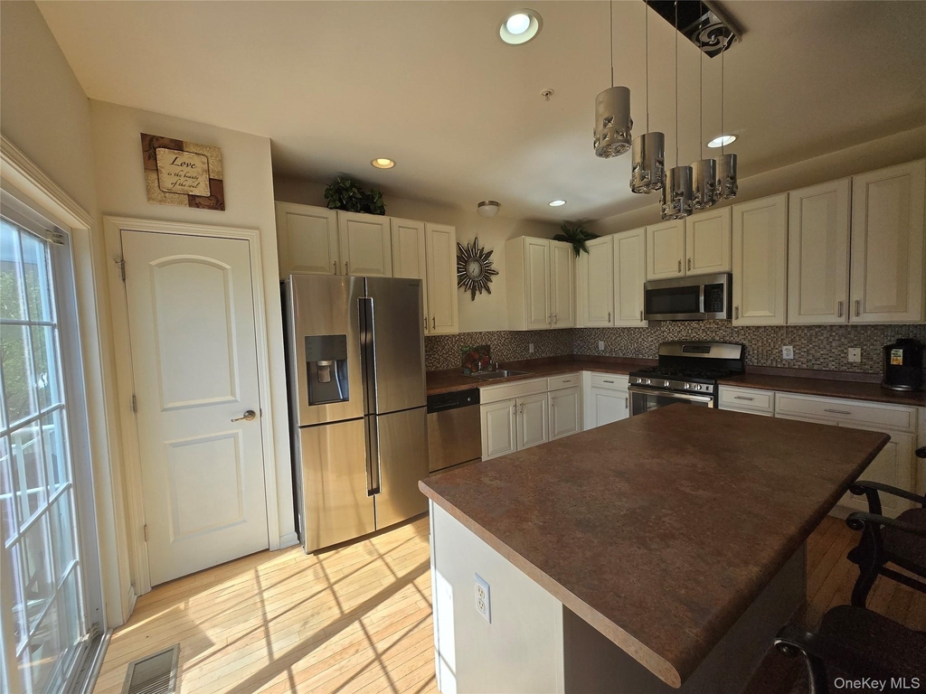 913 Hawthorn Way - Photo 7