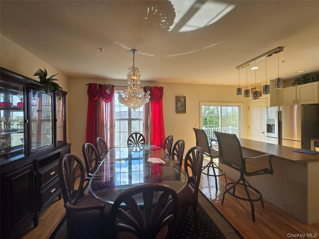 913 Hawthorn Way - Photo 4