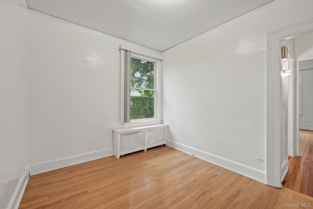 242 Mayflower Avenue - Photo 10