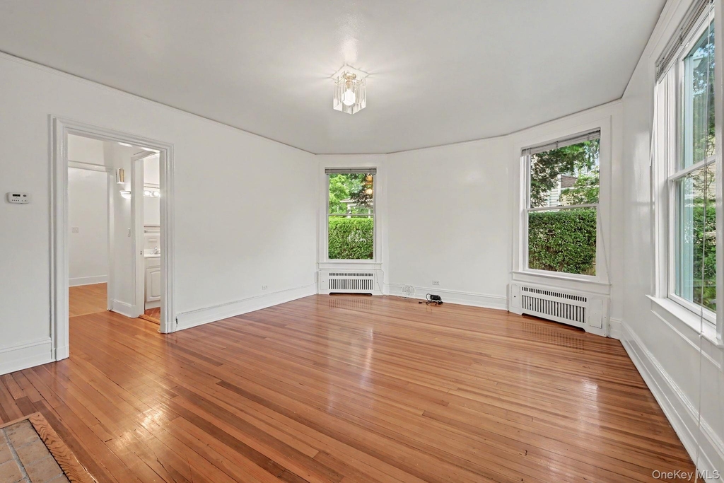 242 Mayflower Avenue - Photo 4