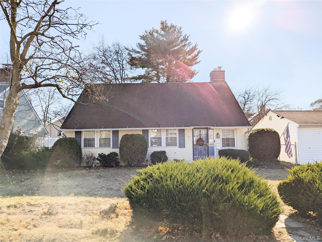 806 Oliver Avenue - Photo 0